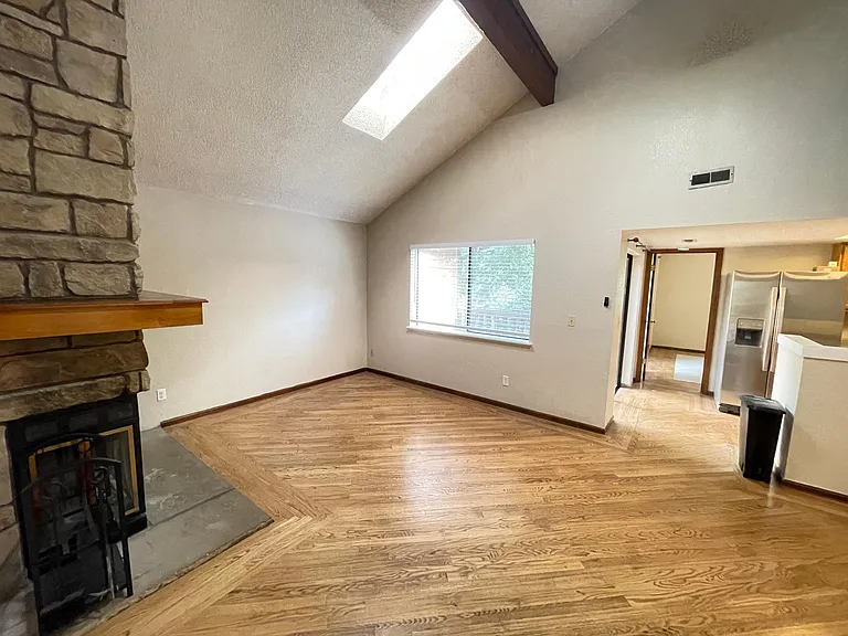 6210 Willow Ln — Photo 5