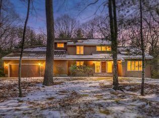 28 Blueberry Ln, Lincoln, MA 01773