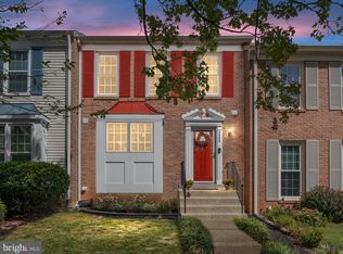 3809 Foxfield Ln, Fairfax, VA 22033