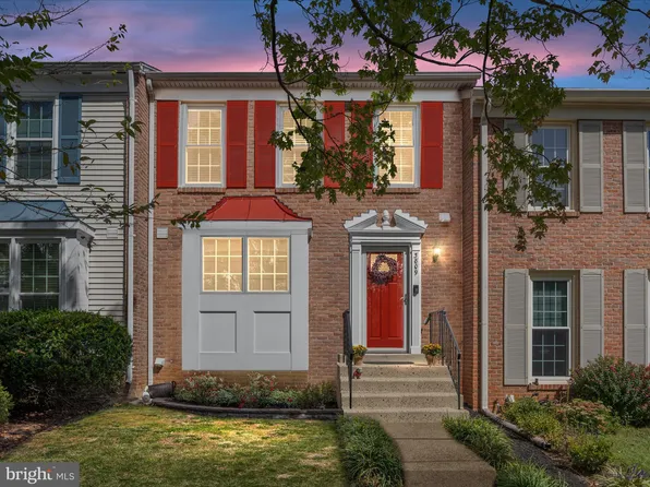 3809 Foxfield Ln, Fairfax, VA 22033