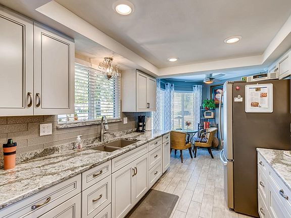 4th image of 10401 W Campana Dr