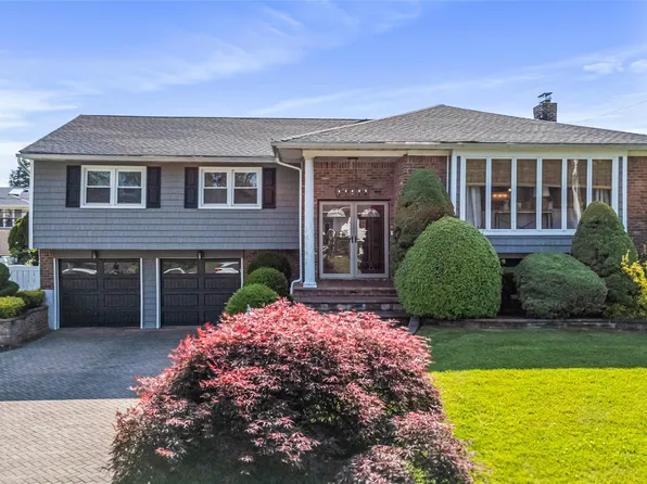 95 The Dell, Searingtown, NY 11507