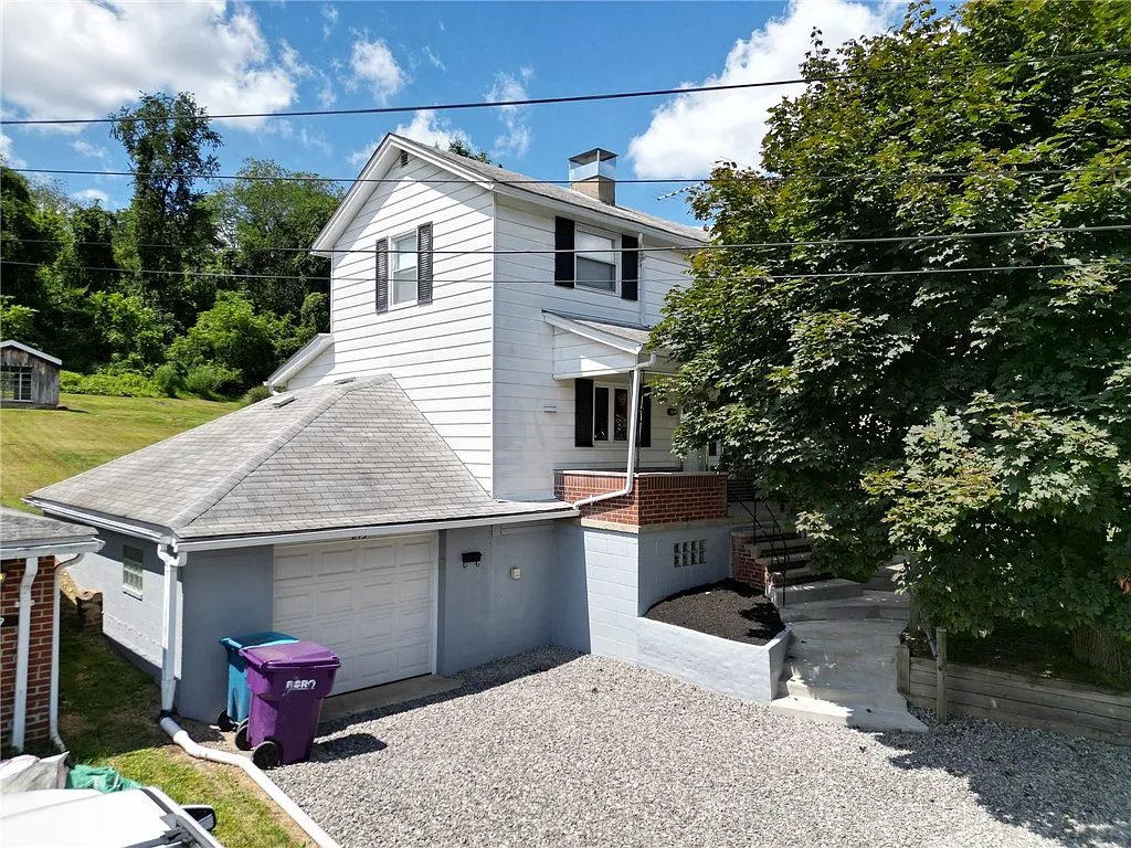 213 Plum St photo 1