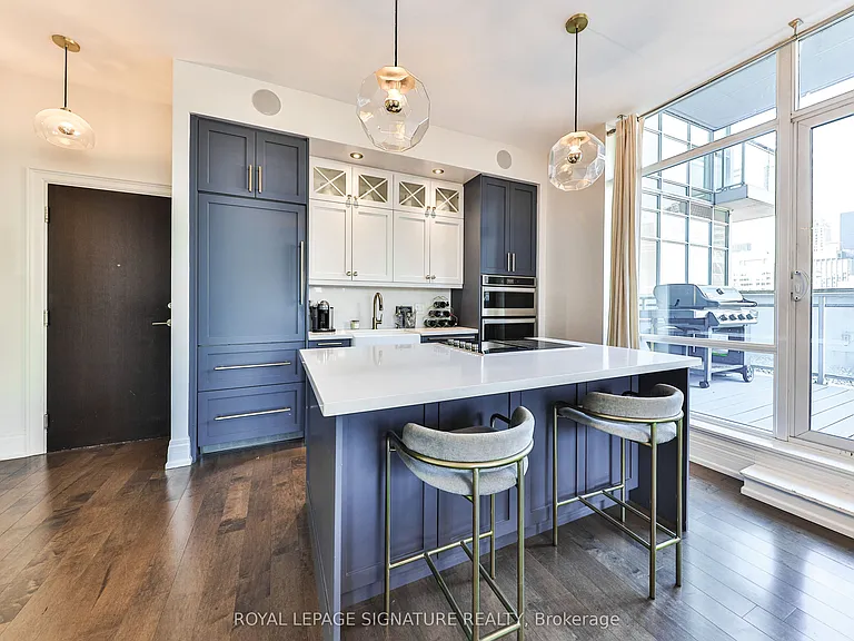 112 George St S #902 — Photo 6