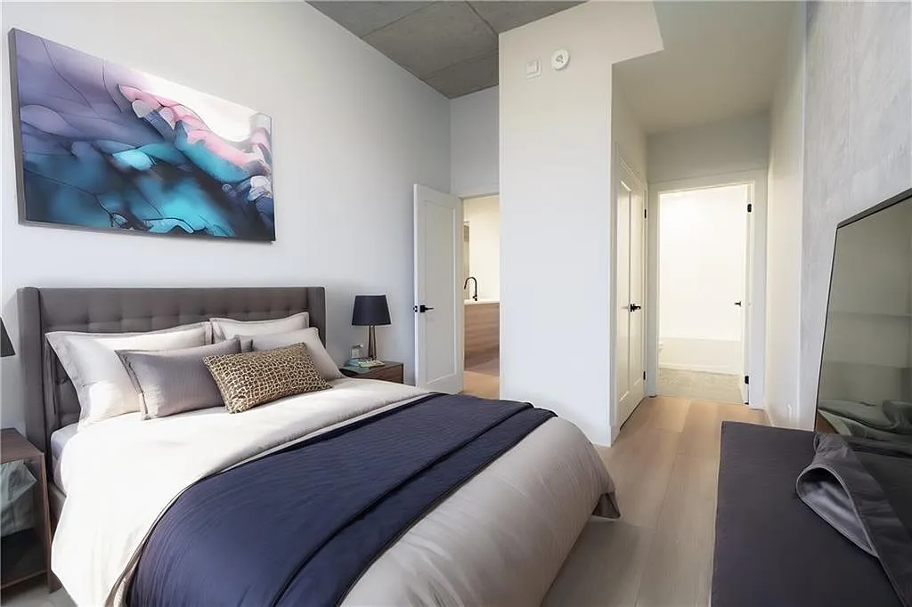 2 bed, 1.0 bath, 961 sqft, $2,950 — Photo 3
