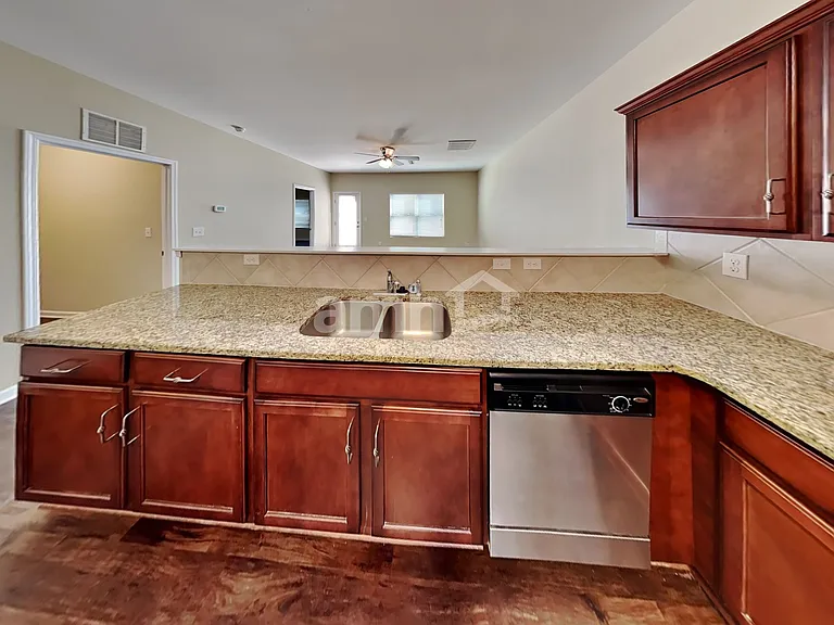 1056 Joselynn Dr — Photo 4