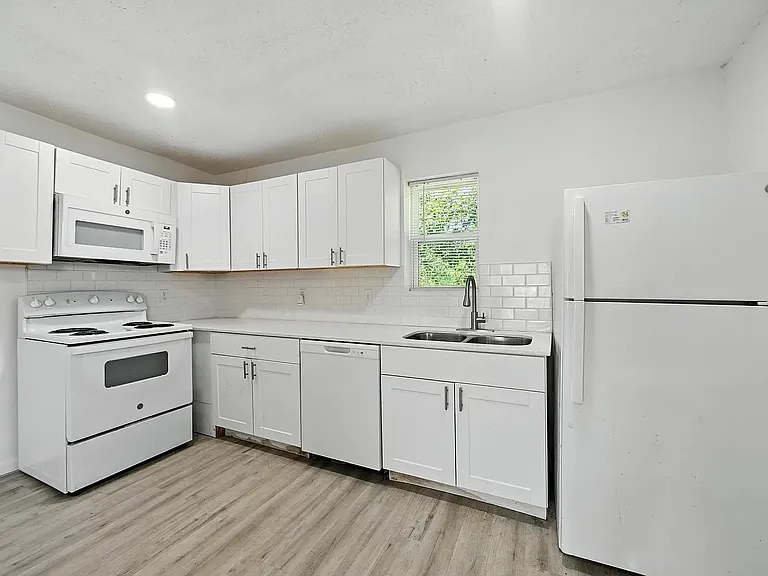 320 T A Carroll Ave — Photo 5