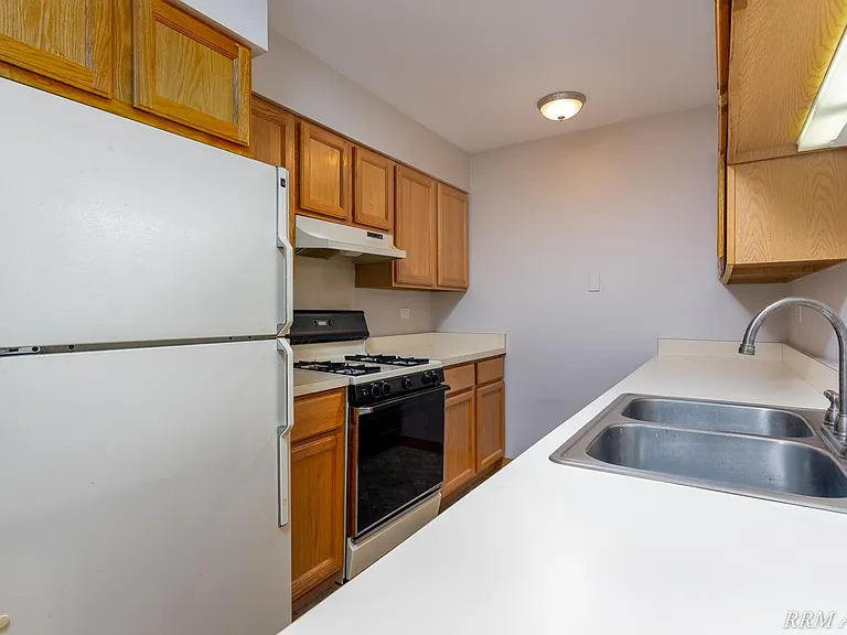 206 W Maple Ave #2C — Photo 5