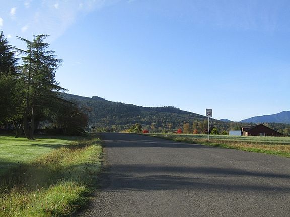 5th image of 461 McFarland Dr