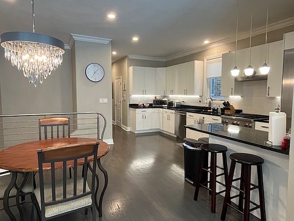3rd image of 2529 N Sacramento Ave #1