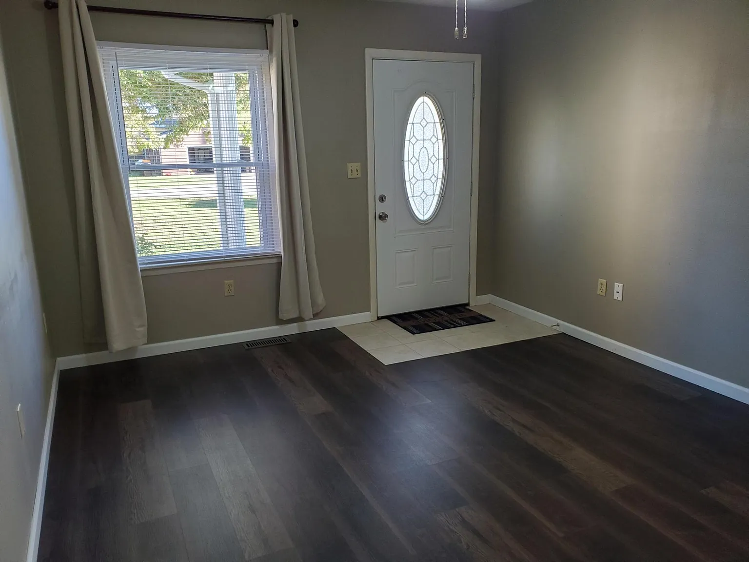 2 bed, 800 sqft, $1,300 — Photo 2