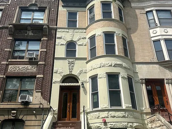 929 Saint Marks Ave, Brooklyn, NY 11213