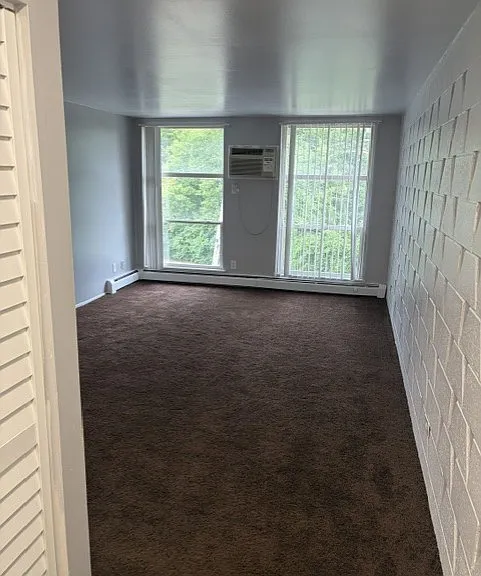 Dolson Arms Apartments — Photo 19