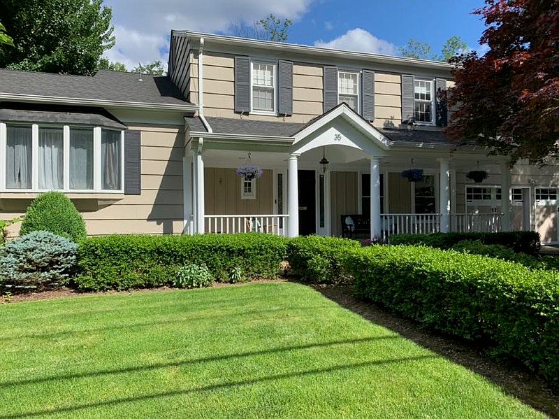 1st image of 35 Underwood Dr