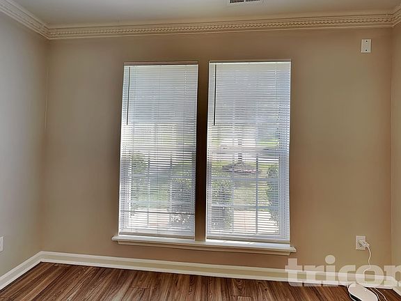 4th image of 1221 Brook Farm Ln