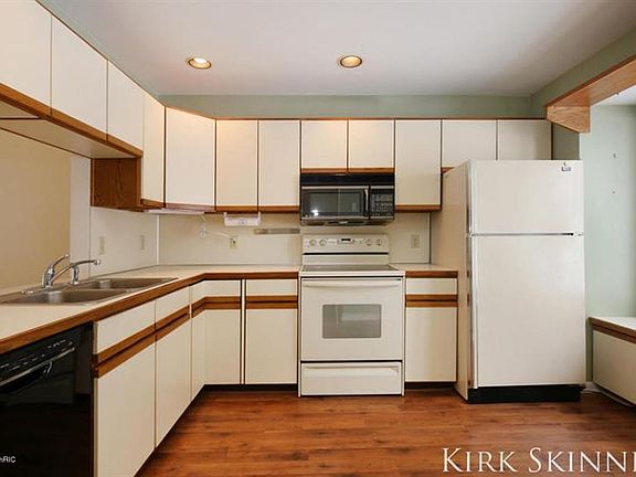 4th image of 2722 Mulford Dr SE
