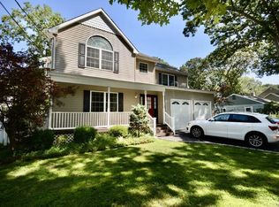 53 Elliot Ave, Lake Grove, NY 11755