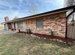 1406 W Olive St, Rogers, AR 72756