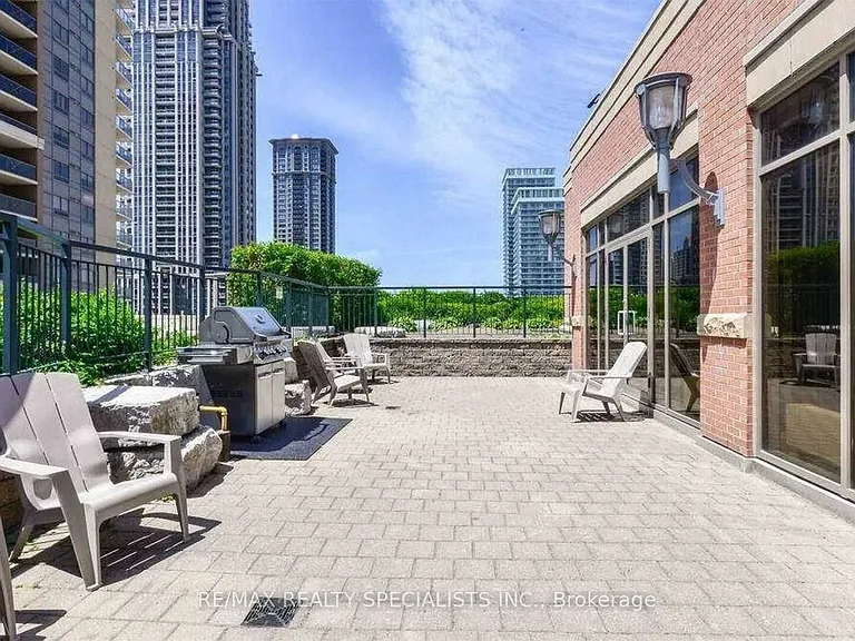 330 Princess Royal Dr #320 — Photo 35