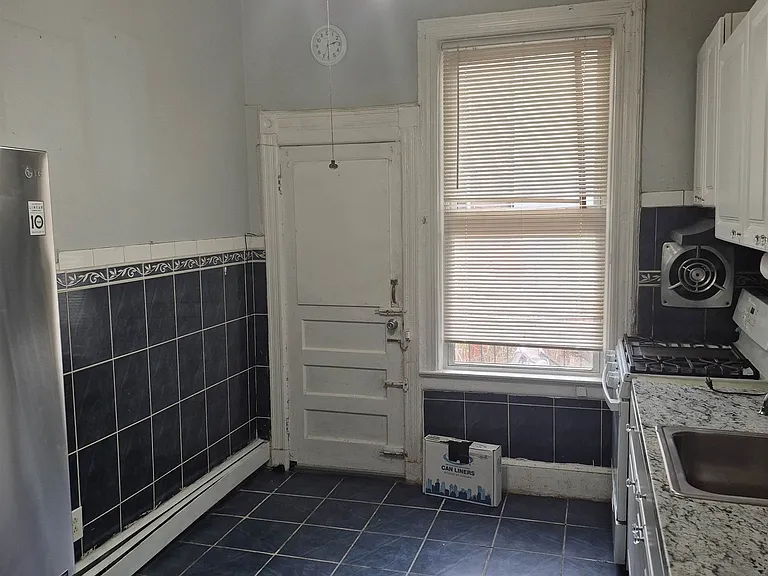 330 New York Ave — Photo 2