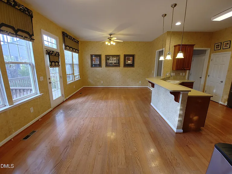 606 Lyon Tree Ln — Photo 10