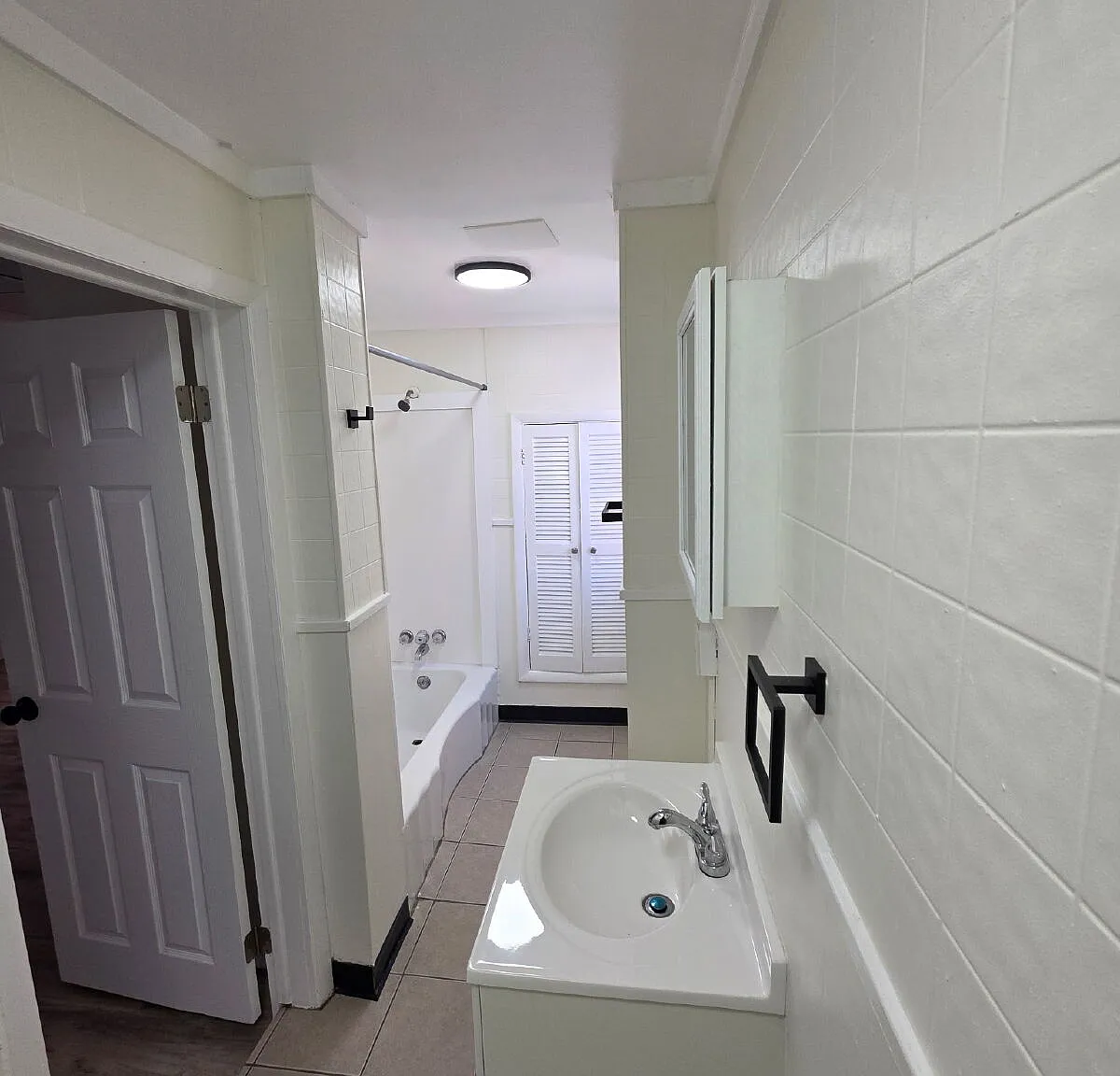 3 bed, 1.0 bath, $1,450 — Photo 4