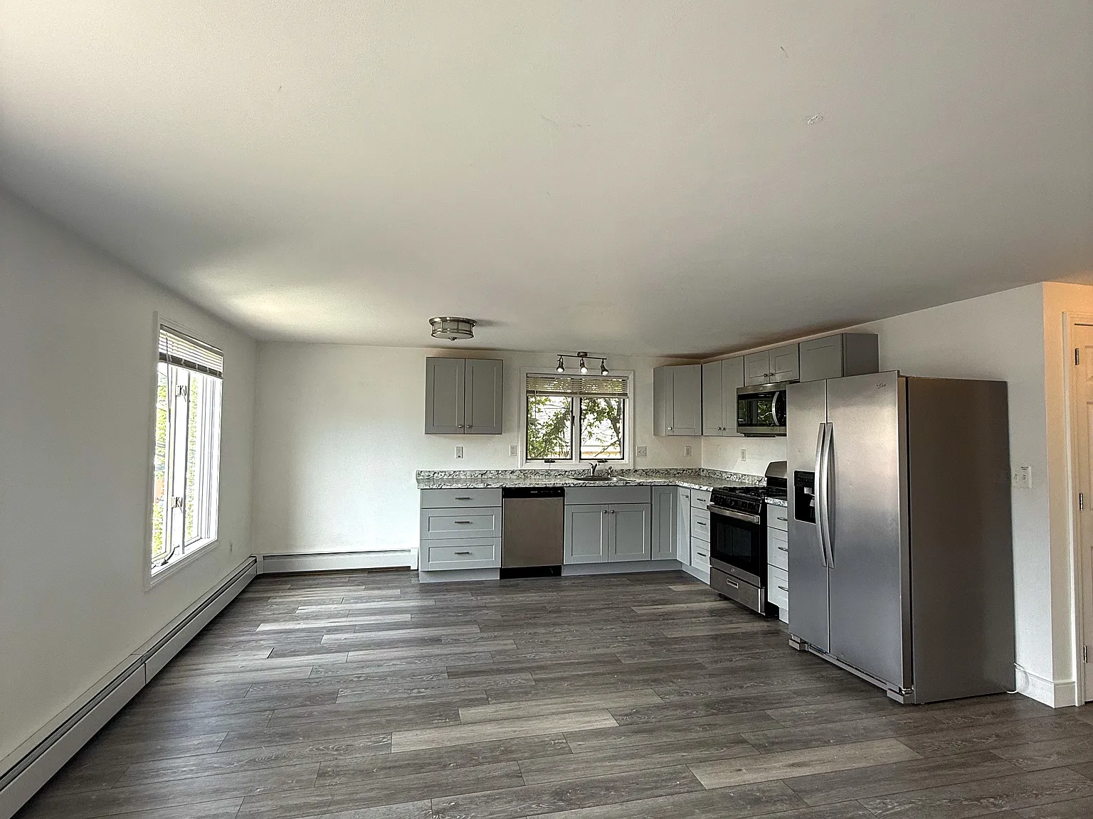 2 bed, 900 sqft, $2,900 — Photo 2