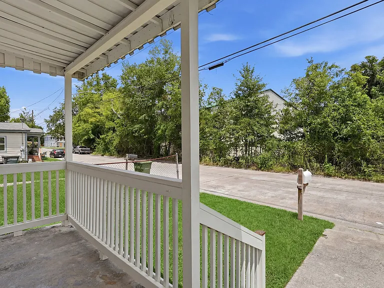 1025 Elliott Ave — Photo 20
