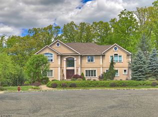 27 Blackfoot Trl, Oakland, NJ 07436