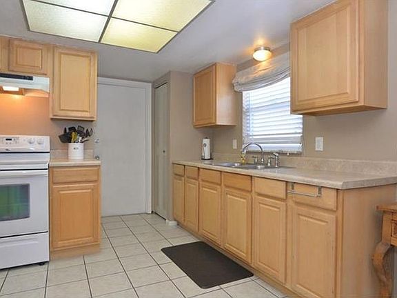 5th image of 7917 Plunkett Ave