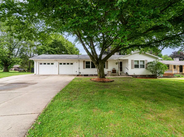 1169 Wilbur St, Pinckney, MI 48169