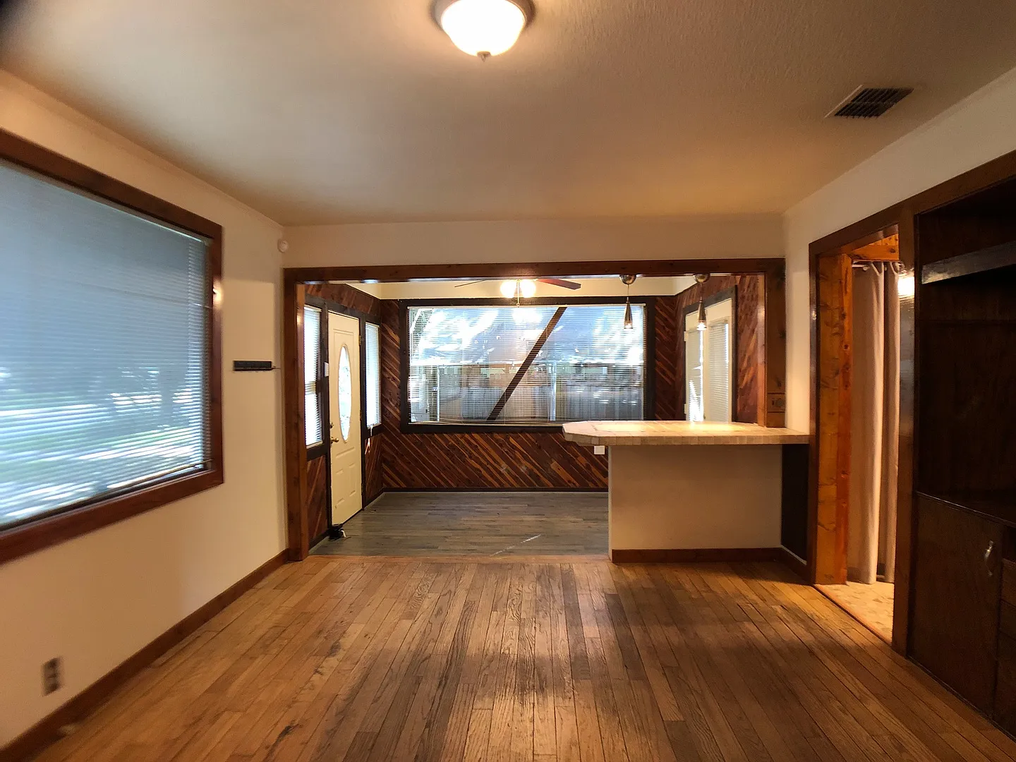 ** Coming SOON ** 2/1/Carport With Detached Man-Cave — Photo 3