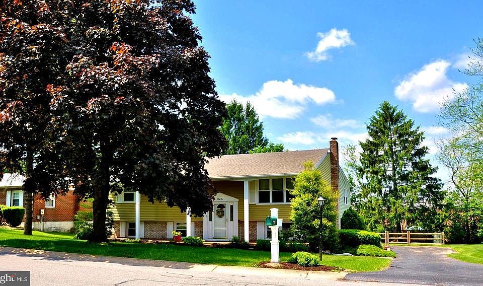 1st image of 34 Covington Dr
