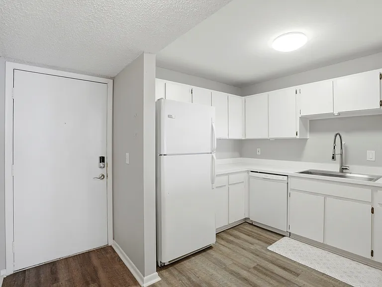 3002 W Cleveland St #B8 — Photo 2