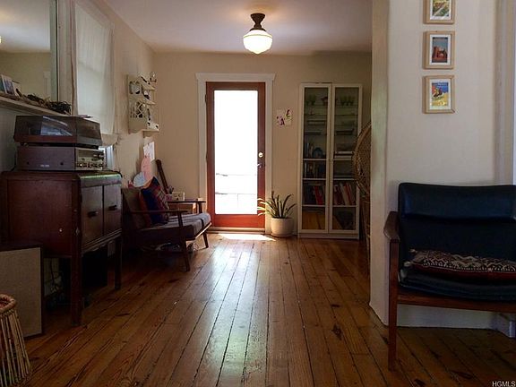 4th image of 49 White Ave