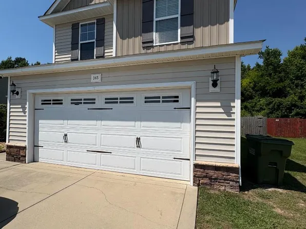 365 Roanoke Dr, Raeford, NC 28376