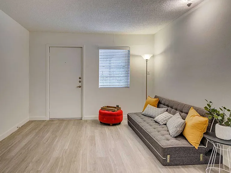 Cascade Apartments — Photo 11