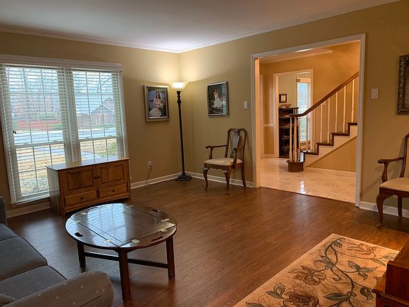 Formal Living Room & Entry
