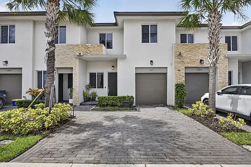 1431 Pioneer Way Photo 1