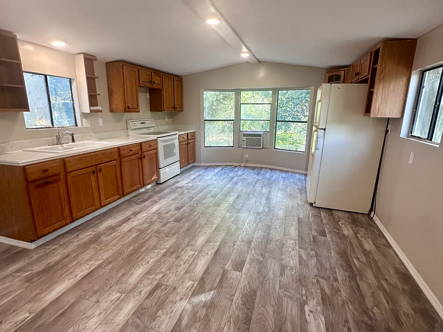 3 bed, 1104 sqft, $1,250 — Photo 1
