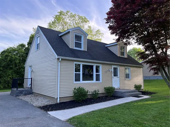 56 Camelot Dr, Rochester, NY 14623