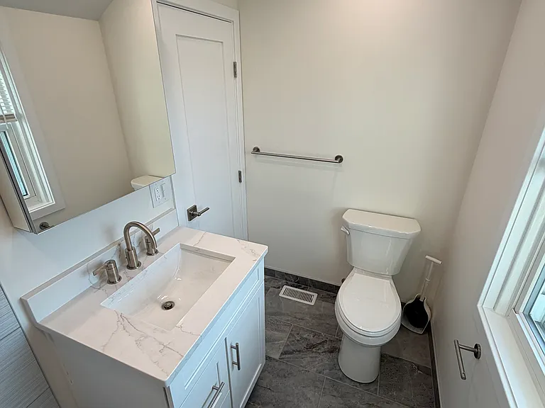 1711 Robinson Ave — Photo 20