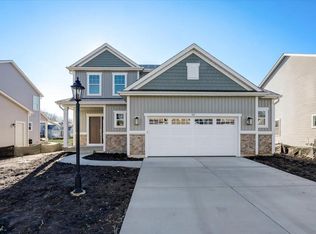 547 Wild Oak Rd, Hartland, WI 53029