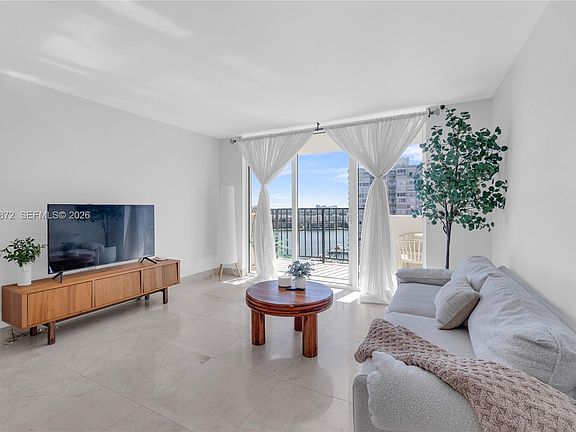 4th image of 2780 NE 183rd St APT 1414