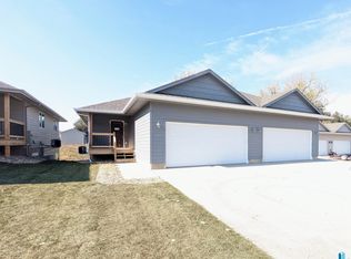 1807 N Oberg Cir, Circle Sioux Falls, SD 57103