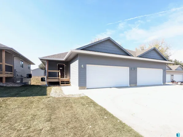 1807 N Oberg Cir, Circle Sioux Falls, SD 57103