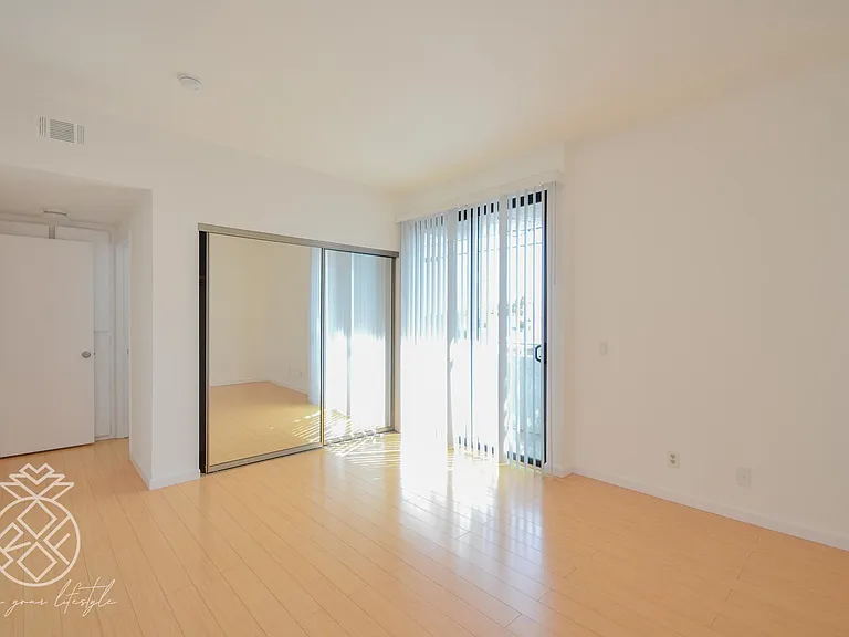 1727 Glendon Ave #104 — Photo 36
