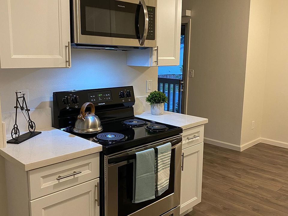 New Stove and Microhood, Cabinets (slow close) and cove Molding