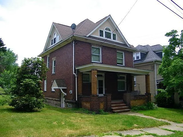 424 Holmes Ave photo 1