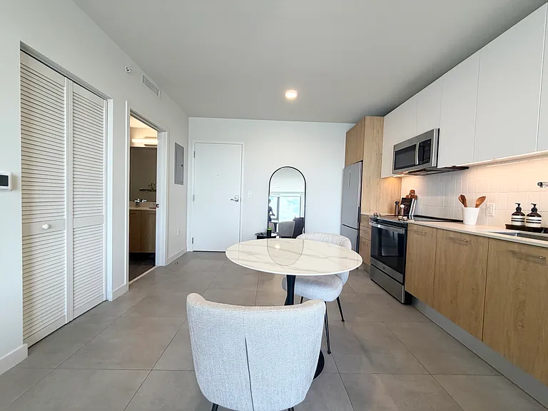 166 NW 29th St #3 — Photo 4